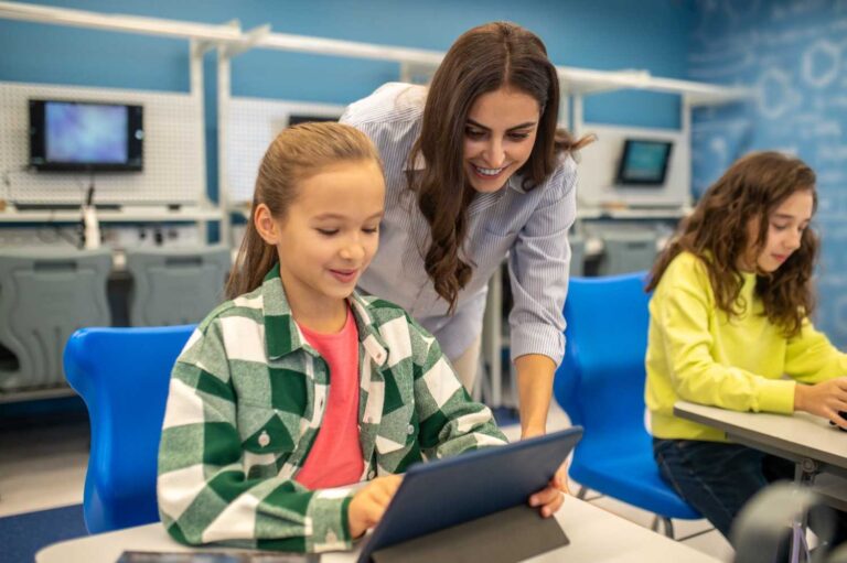 Tablette ou ordinateur pour les études, ce que révèle l'expérience des lycées franciliens